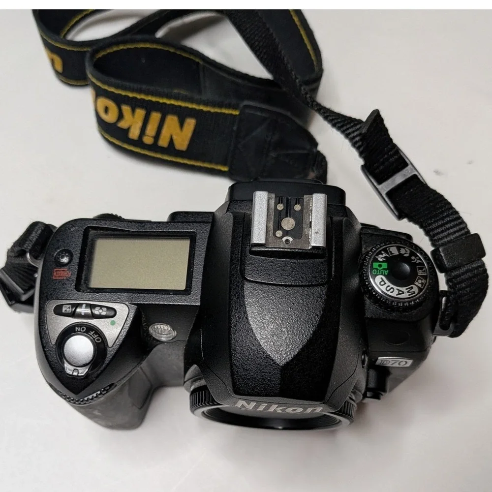 Nikon D70 6.1MP CCD DSLR Camera Body Untested No Battery Parts Repair